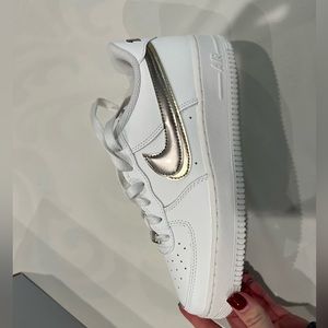 Brand new Air Force 1s. Size 6!